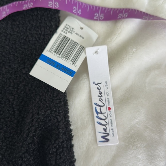 Wallflower Black Sherpa Pullover with Pocket NWT - Picture 5 of 8